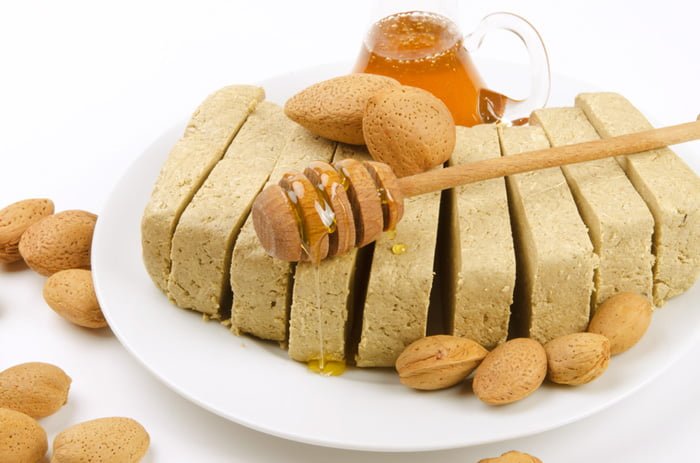 халва с орехами и медом